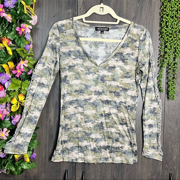 .:🌸5/$25🌸rk7 Brand Camo Printed Cutout Sleeve V Neck Top Size Large - Picture 1 of 16
